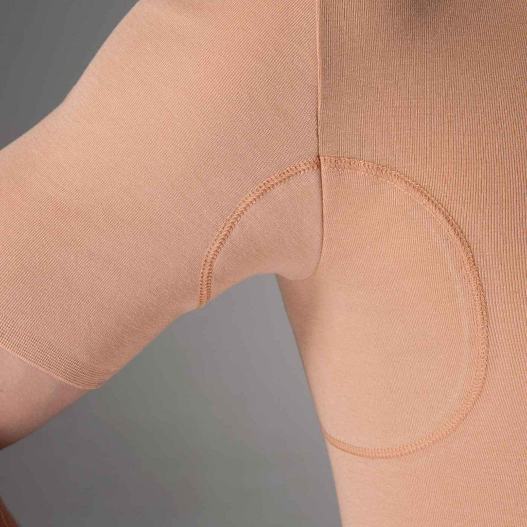 Detail viacvrstvového zosilneného podpazušia na tričku Covert Underwear