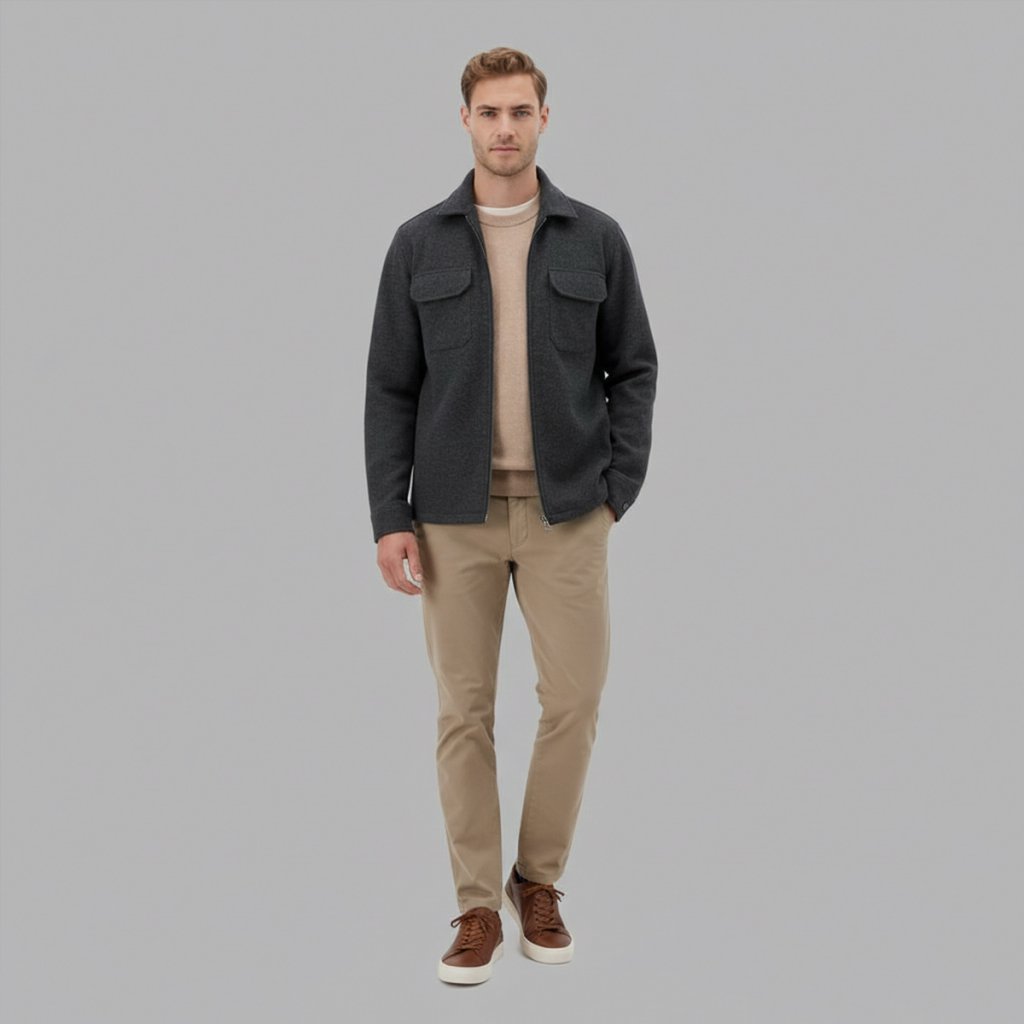 Detail tmavej košeľovej bundy