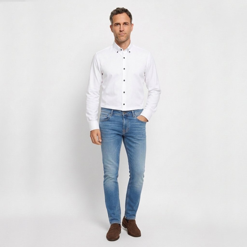 Pánska biela košeľa OLYMP Luxor Modern Fit s čiernymi gombíkmi a vreckom