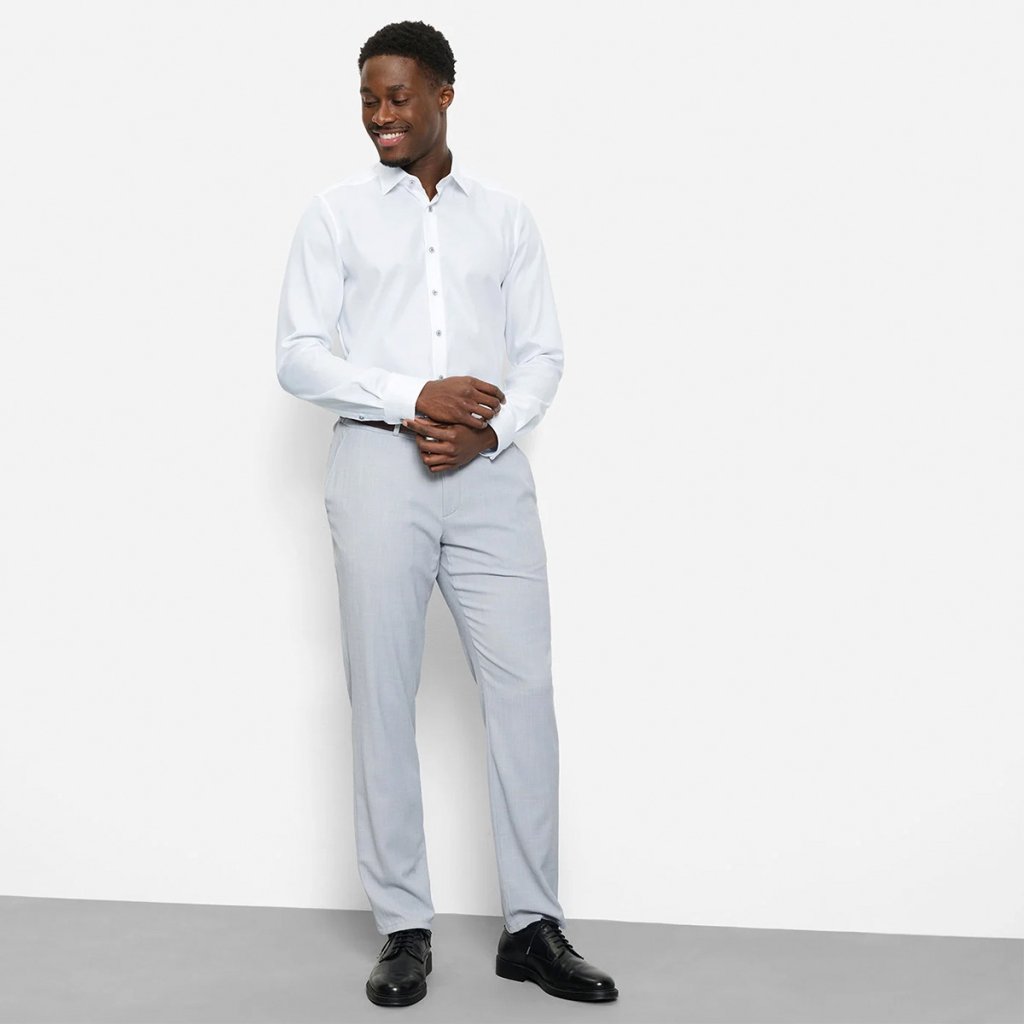 Styling bielej košele OLYMP Level Five v biznis outfite pod sakom