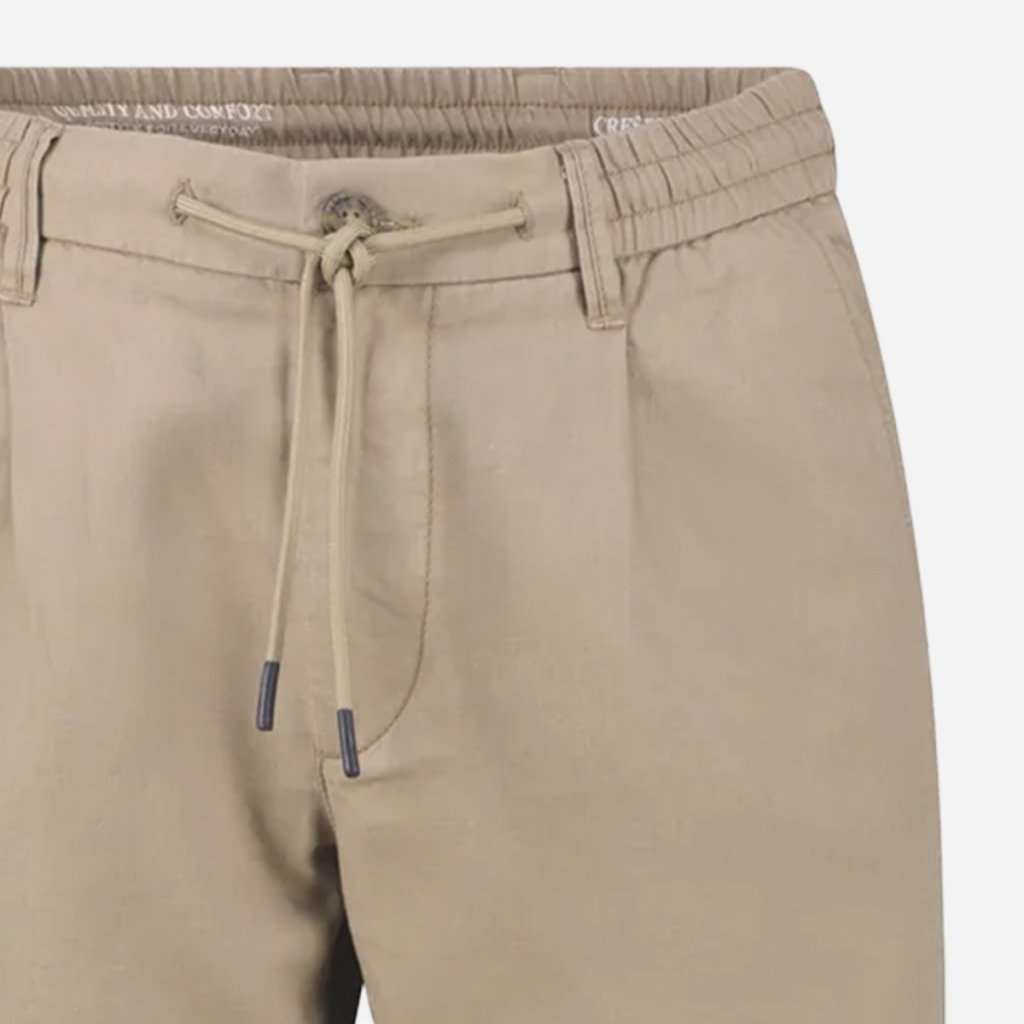 Detail pánskych chinos nohavíc LERROS v odtieni Medium Kitt