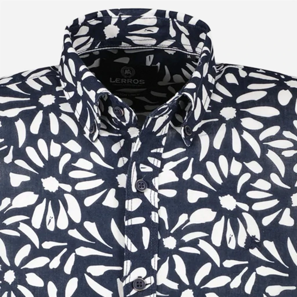 Detail kvetinovej potlače na košeli LERROS