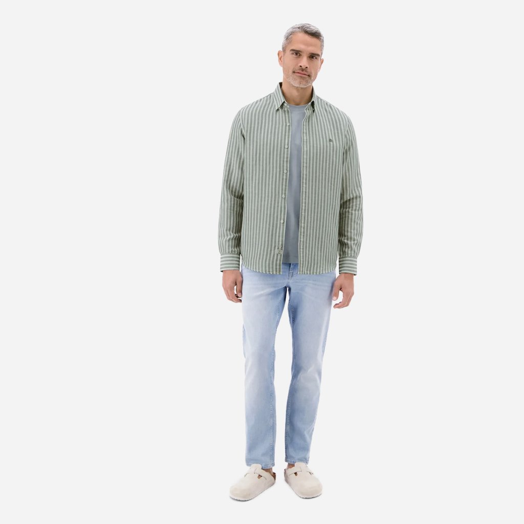 Styling pánskej sivej košele LERROS s džínsami