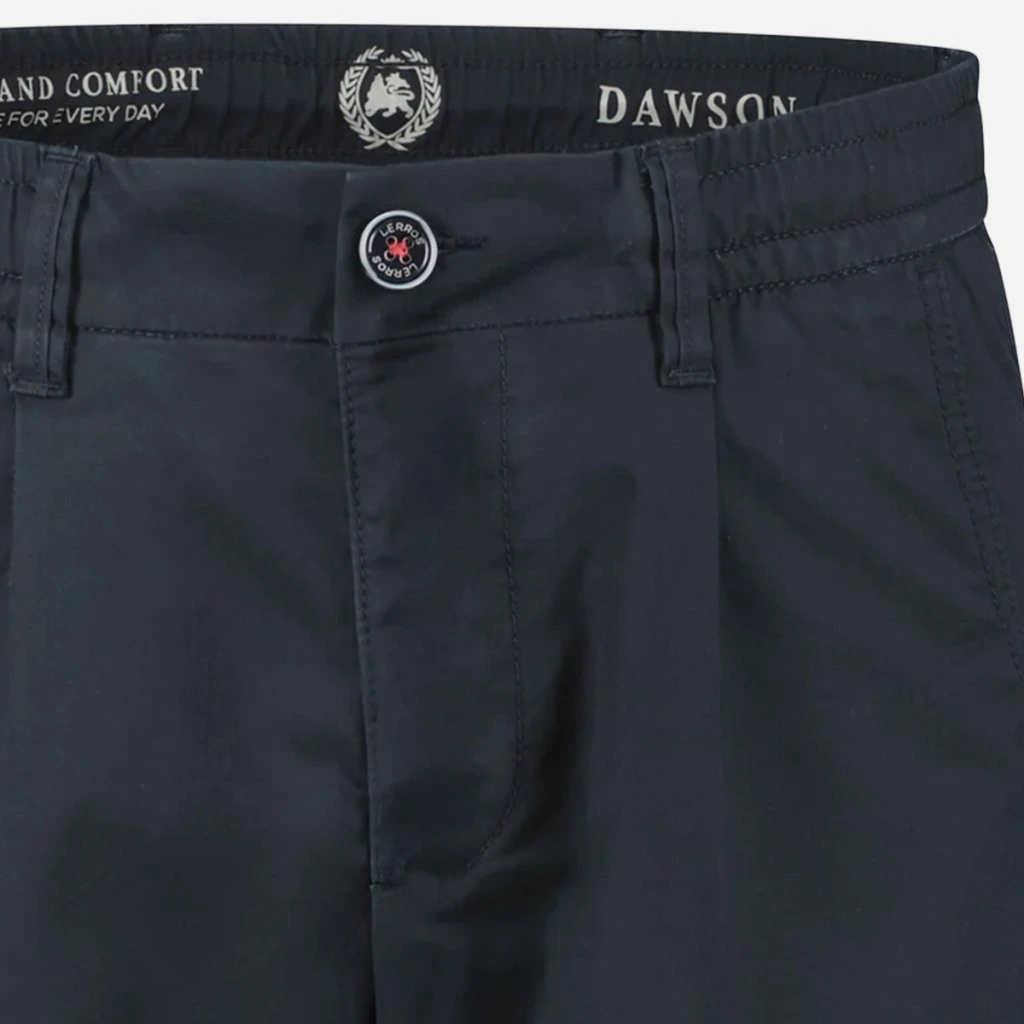 Detail tmavomodrých pánskych bermúd LERROS Navy