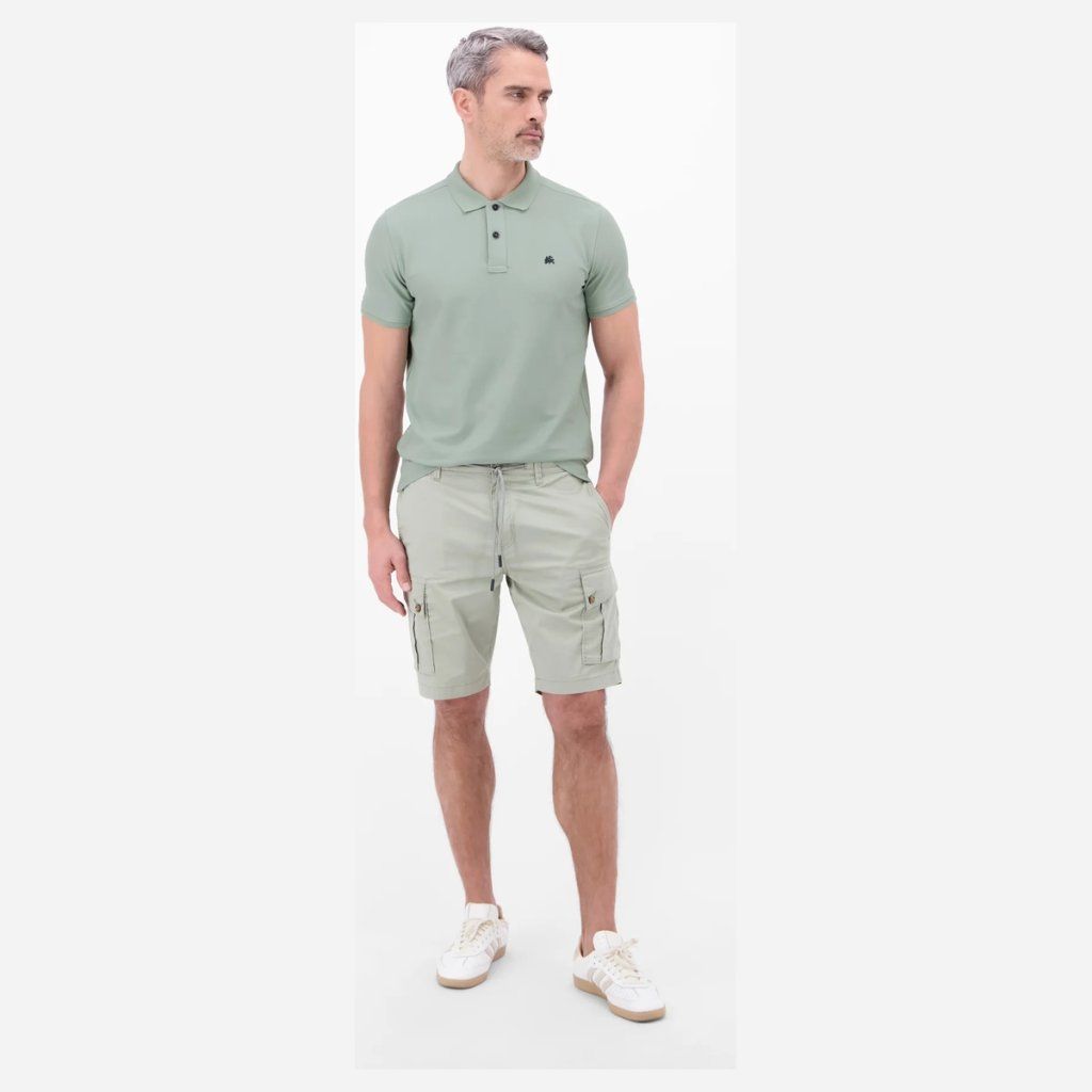 Styling cargo kraťasov LERROS Dawson Tinted Grey s bielou polokošeľou