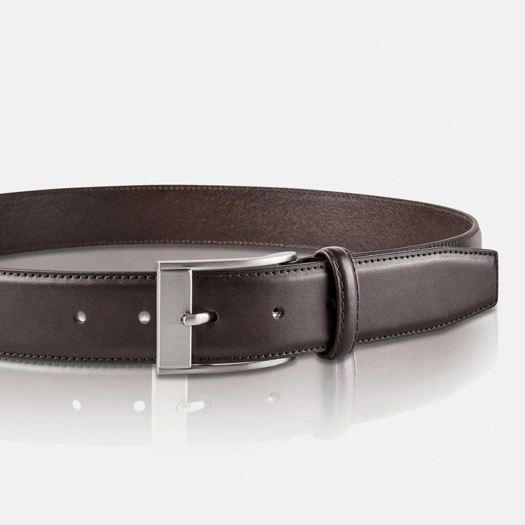 Detail pánskeho koženého opasku LERROS