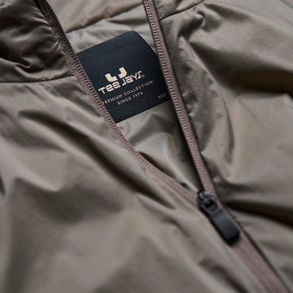 Detail pánskej vesty Tee Jays Purelite