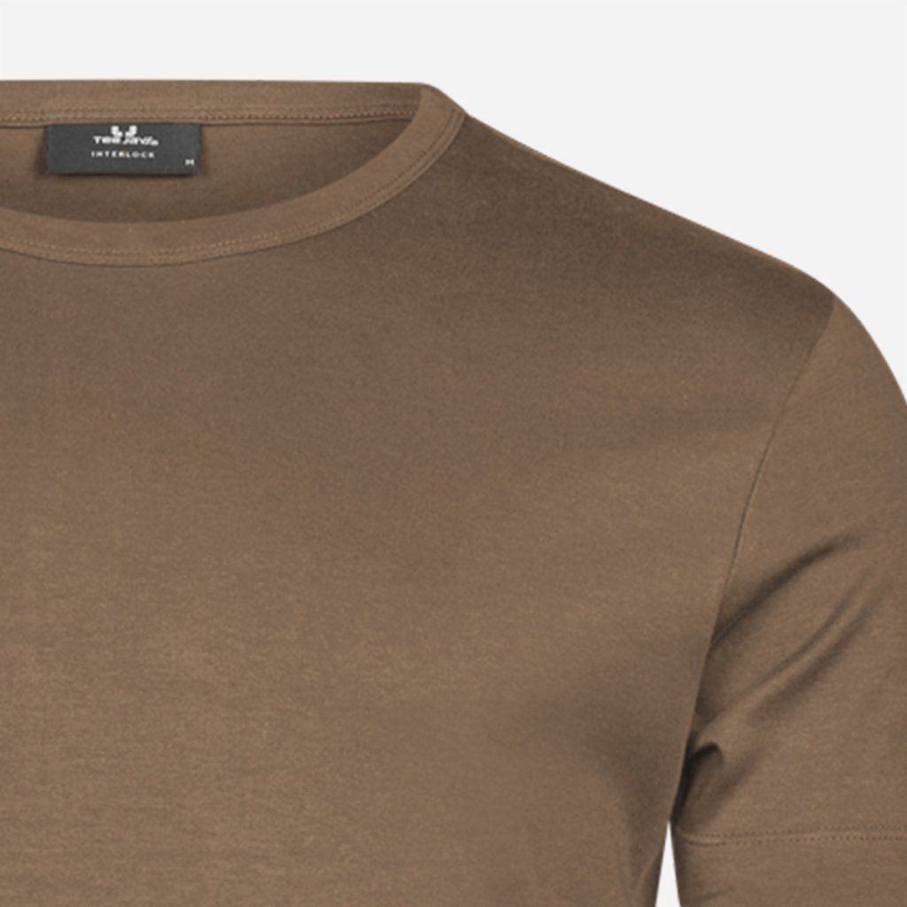Detail pánskeho trička TEE JAYS Interlock wood z organickej bavlny