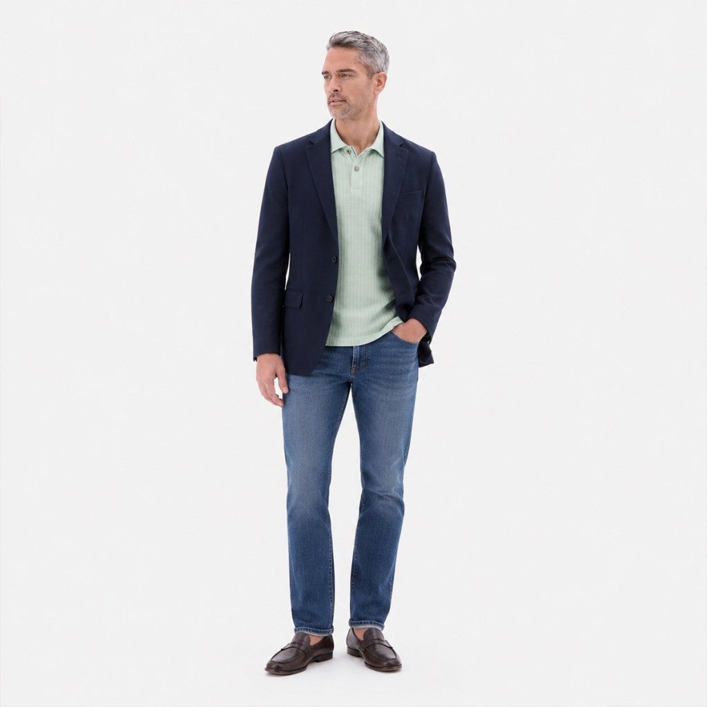 Styling polokošele LERROS Bay Green s béžovými bermudami a bielymi teniskami