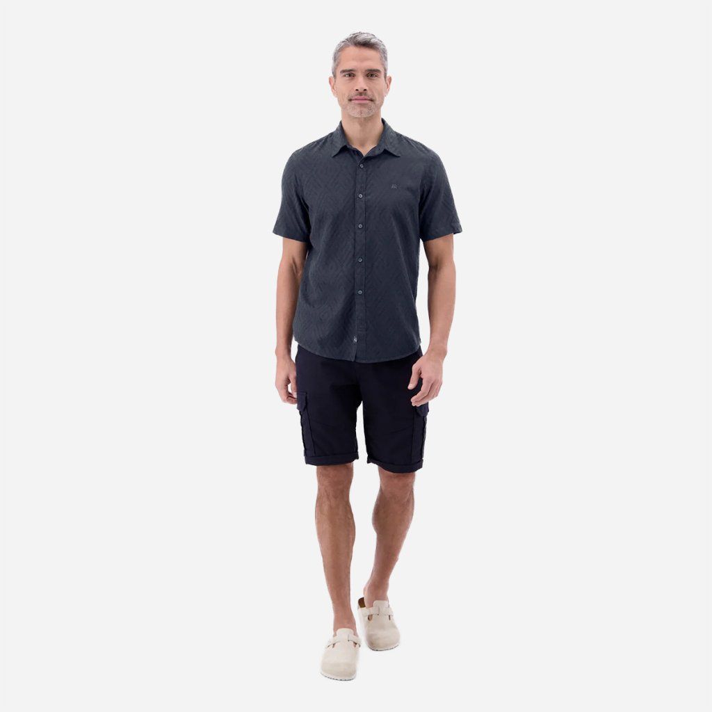 Styling tmavomodrej pánskej košele LERROS s krátkym rukávom